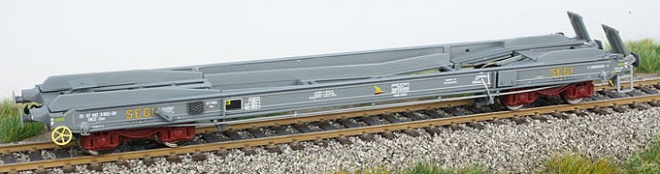 Flat car type KB for semitrailers<br /><a href='images/pictures/LS_Models/30147a.jpg' target='_blank'>Full size image</a>